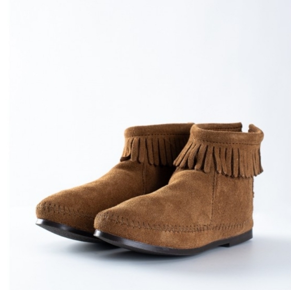 Women's Minnetonka Back Zip Hardsole Ankle Fringe Boots Dusty Brown Sz: 6.5